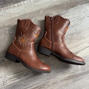 NEW Kids 5BigKid Western Cowboy Boots Low Heel Star Embroidered Mid-Calf Boots